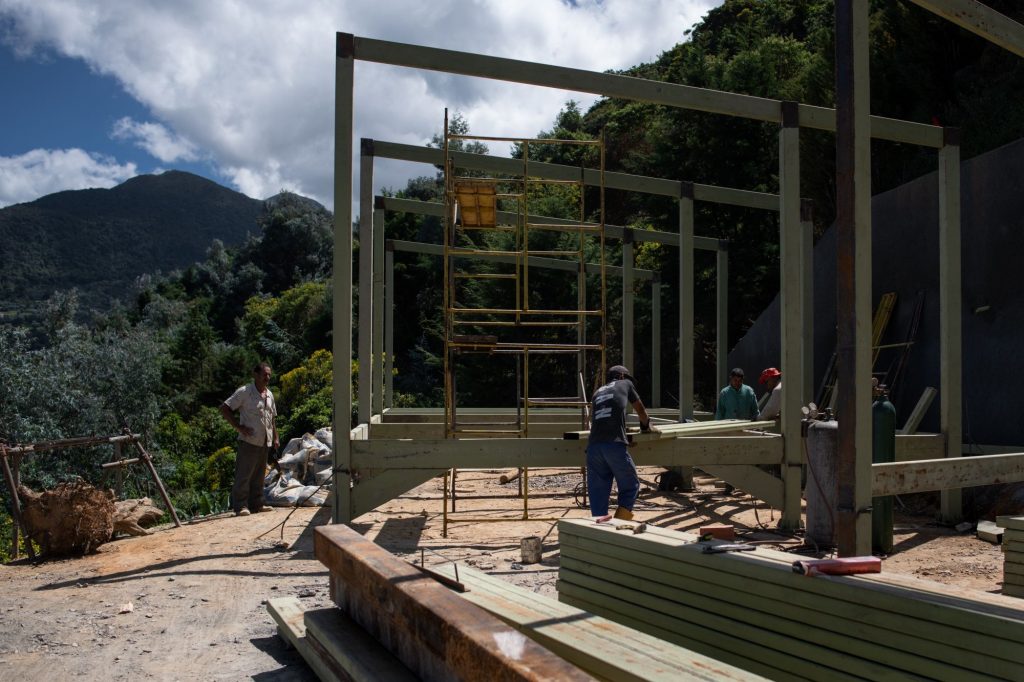 Orang Venezuela Kaya Membangun Rumah di Taman Nasional